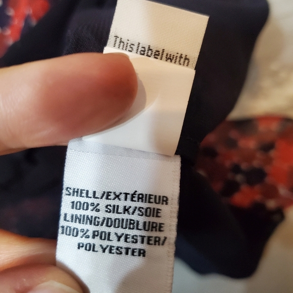 Diane Von Furstenberg 100% silk sleeveless top. Scarf. Red, navy blue. Size M. - Picture 8 of 14